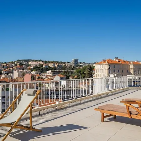 Avec Terrasse Et Vue Apartment